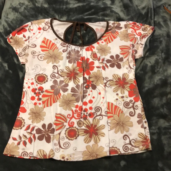 Tops - Floral t-shirt
